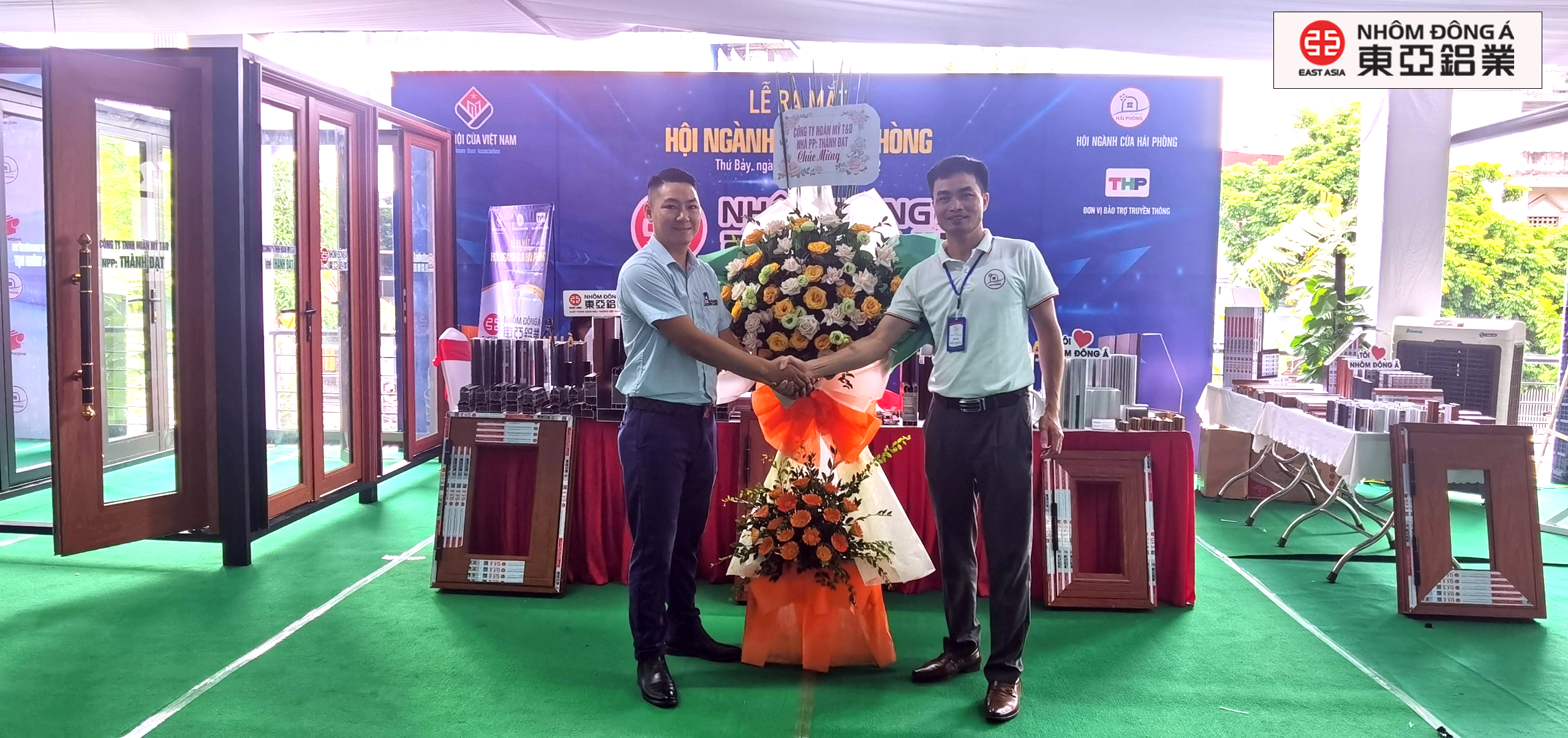 TD tặng hoa