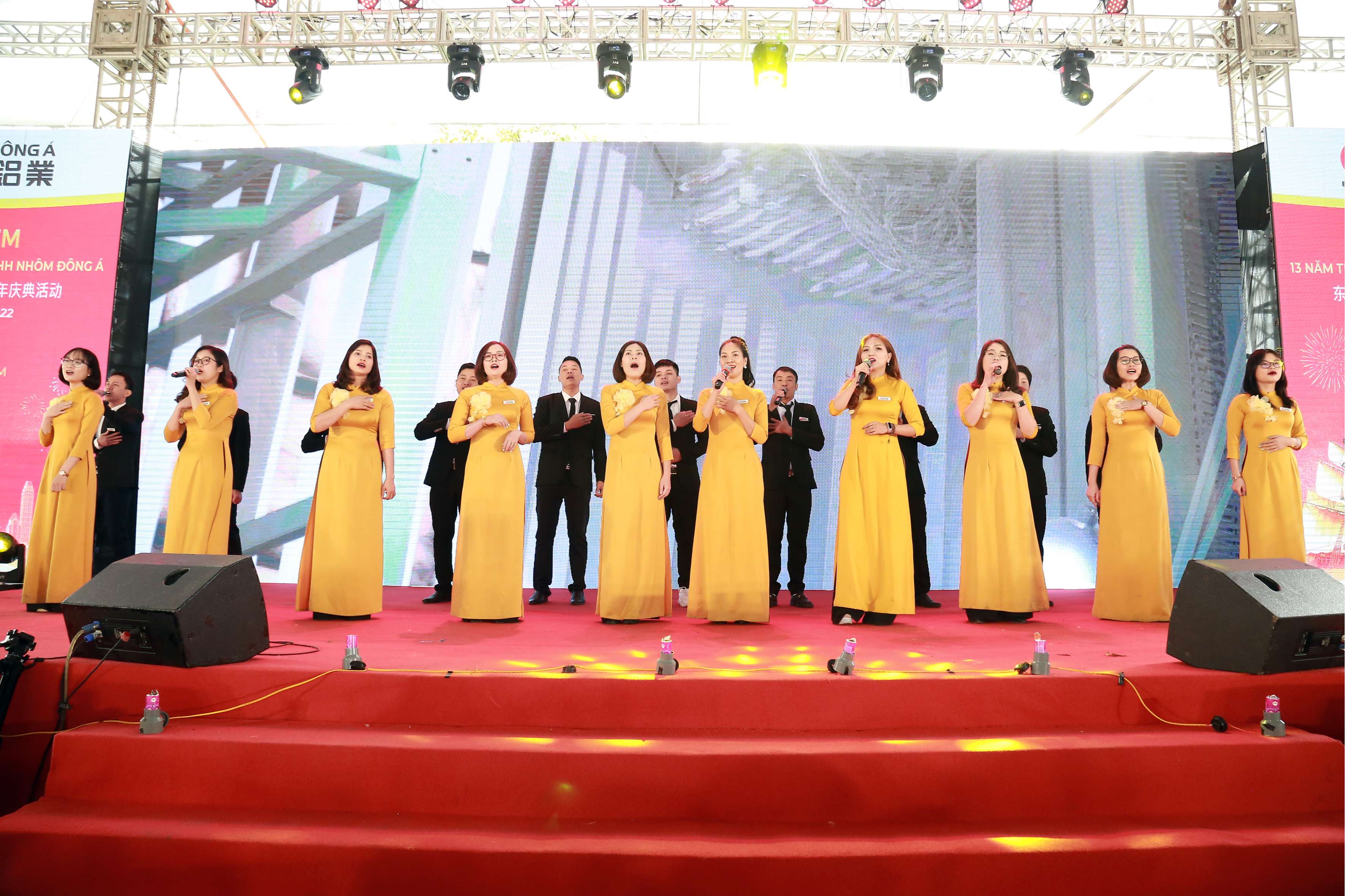 hát tự hào