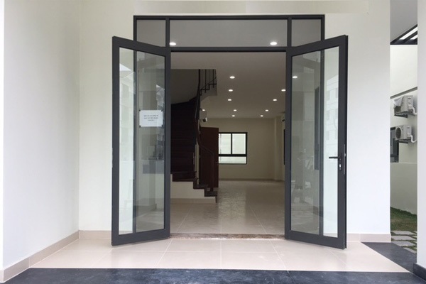 Ứng dụng cửa nhôm đi mở trượt 2 cánh hệ 93