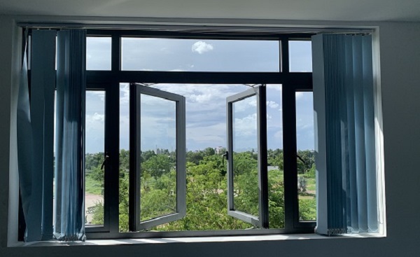 Cửa sổ nhôm kính 4 cánh mở hất